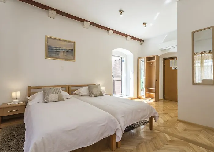 Carrara Accommodation