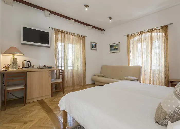 Carrara Accommodation